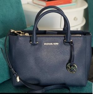 Micheal kors navy medium Kellen satchel.